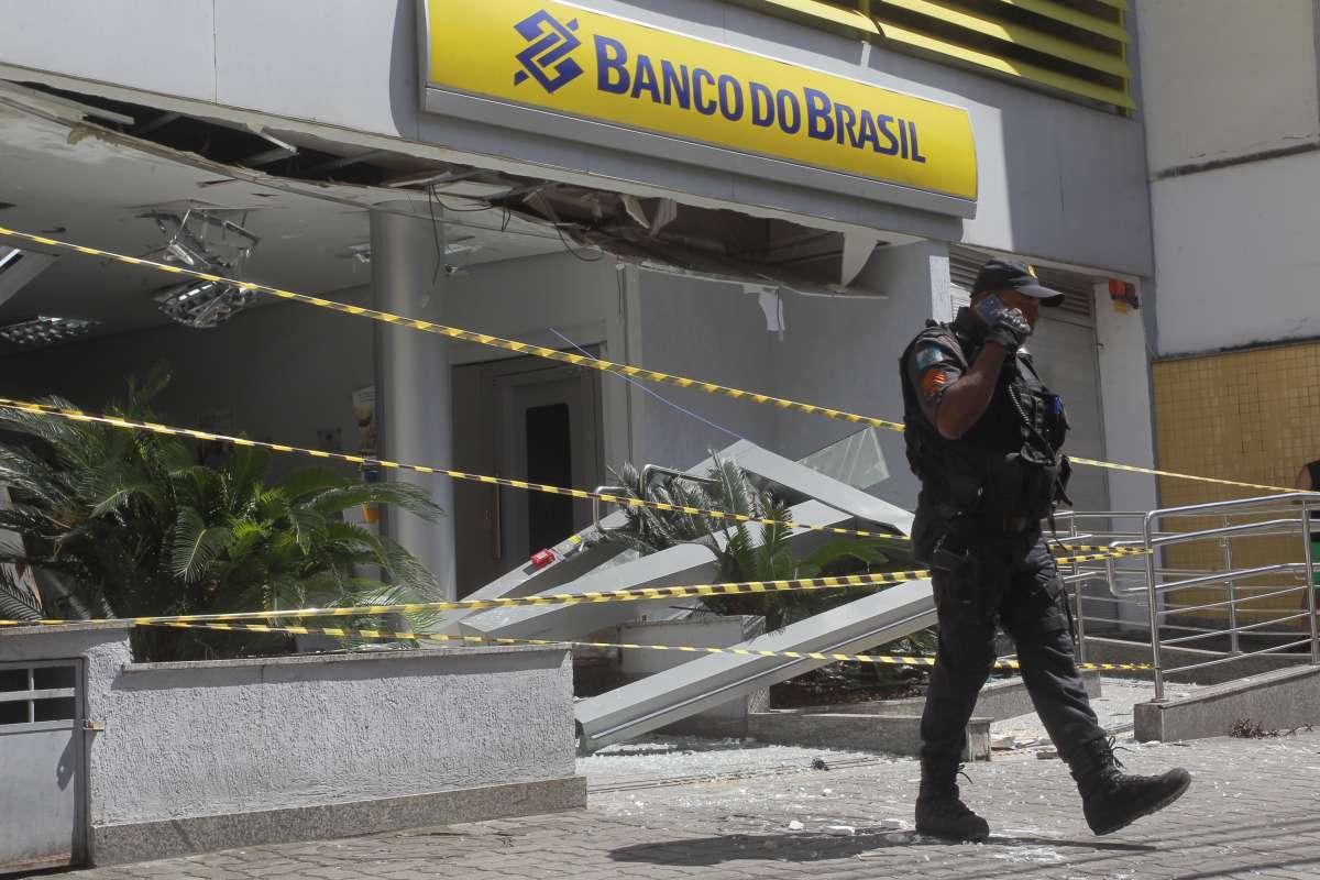 Bandidos Explodem Ag Ncia Do Banco Do Brasil No Maracan O Dia Rio De