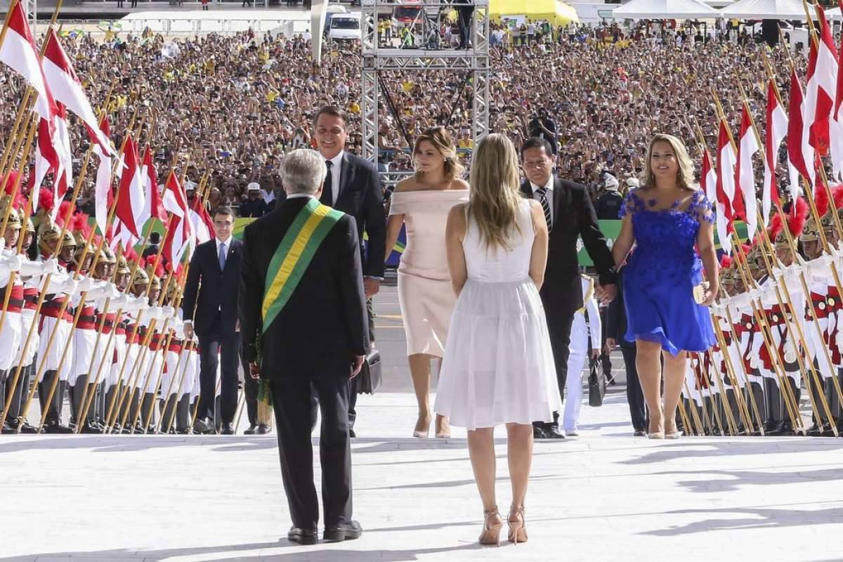 Temer Sai Discretamente Ap S Entregar Faixa A Bolsonaro E Ouvir Vaias