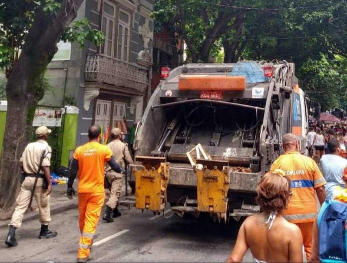 Comlurb Coleta Mais De Toneladas De Lixo Nos Desfiles De Blocos No