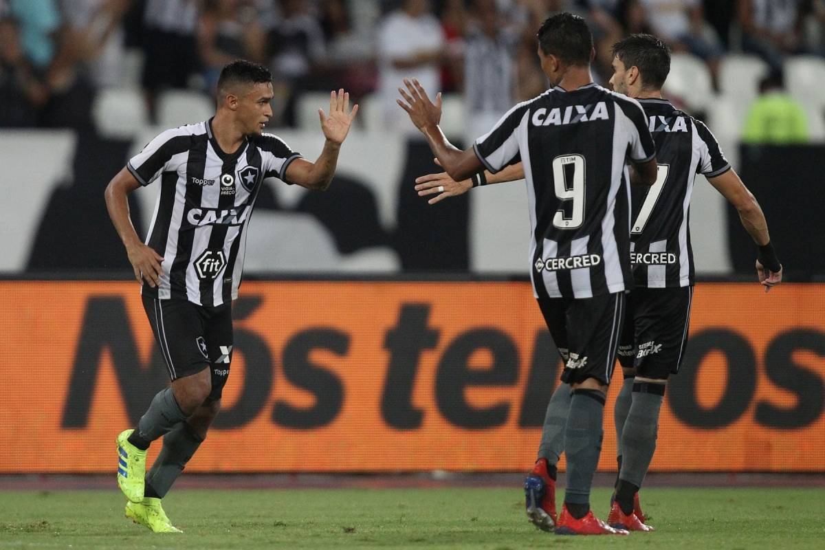 Erik Comemora Fase Artilheira E C Cero Aprova Estreia No Botafogo