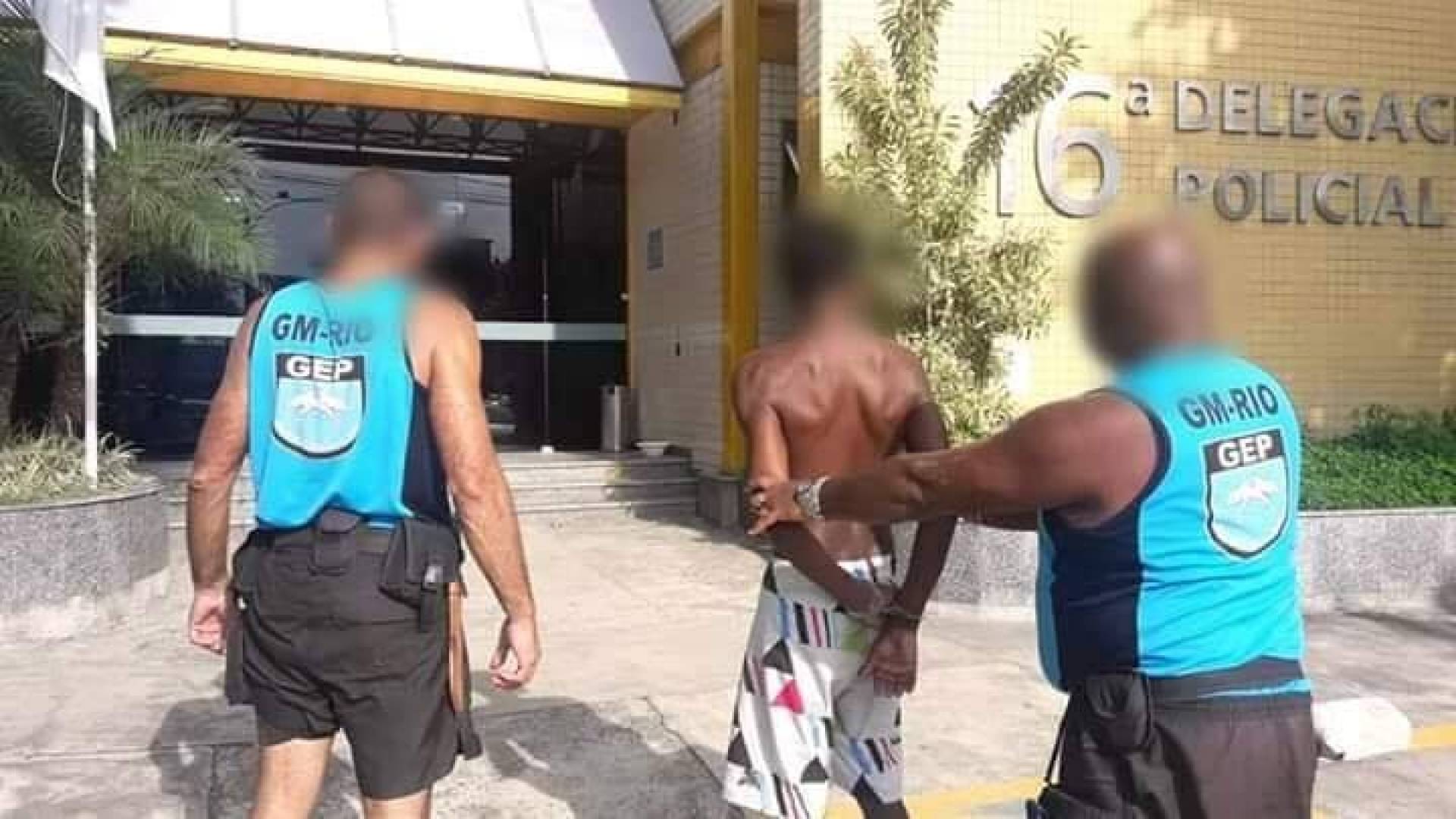 Homem Detido Por Guardas Municipais Ap S Agredir Salva Vidas Na Barra