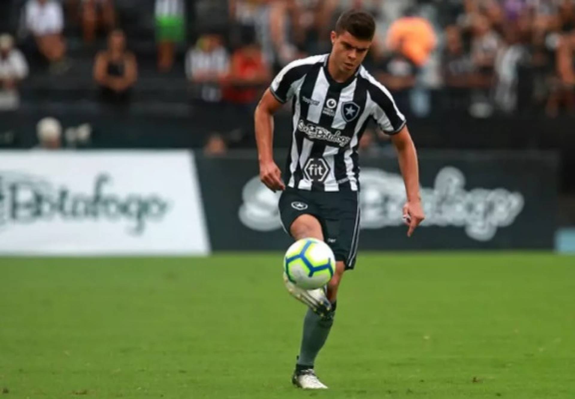 Lateral Destaca Bons N Meros Pelo Botafogo E Avalia Venho Evoluindo