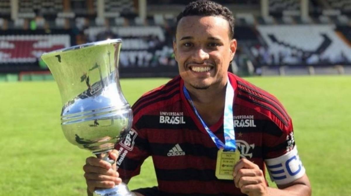 Flamengo acerta renovação de contrato mais uma joia da base