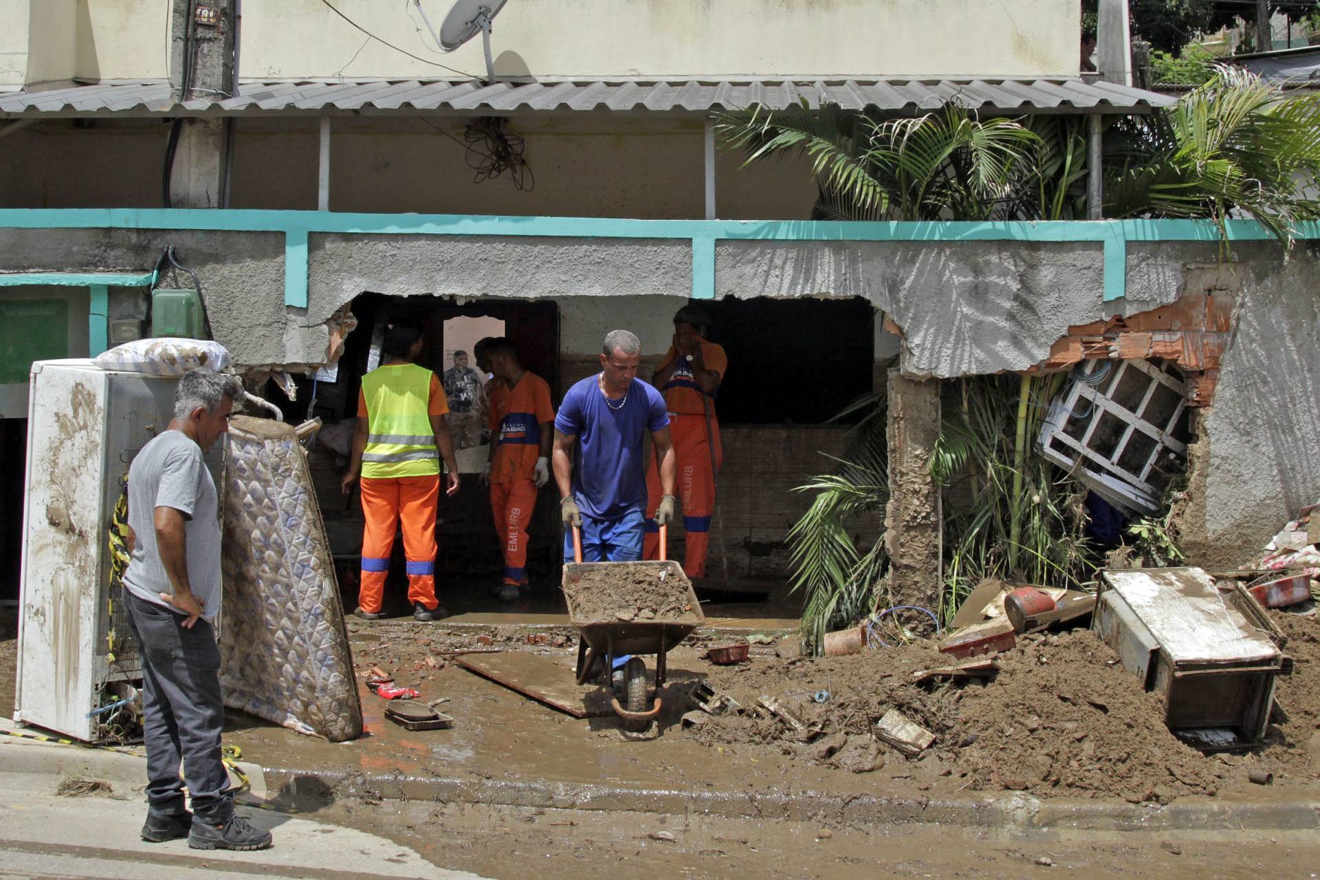 Temporal Deixa Mortos Feridos E Rastro De Destrui O O Dia Rio De