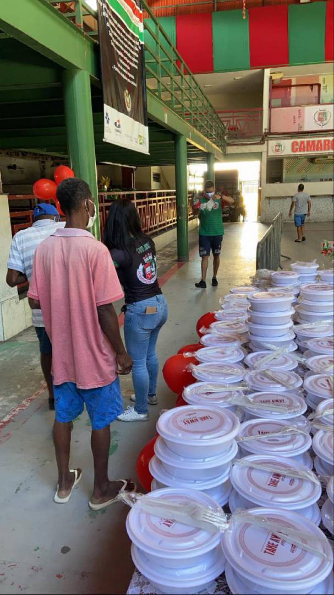 Grande Rio Distribui Refei Es No Dia Das M Es Duque De Caxias