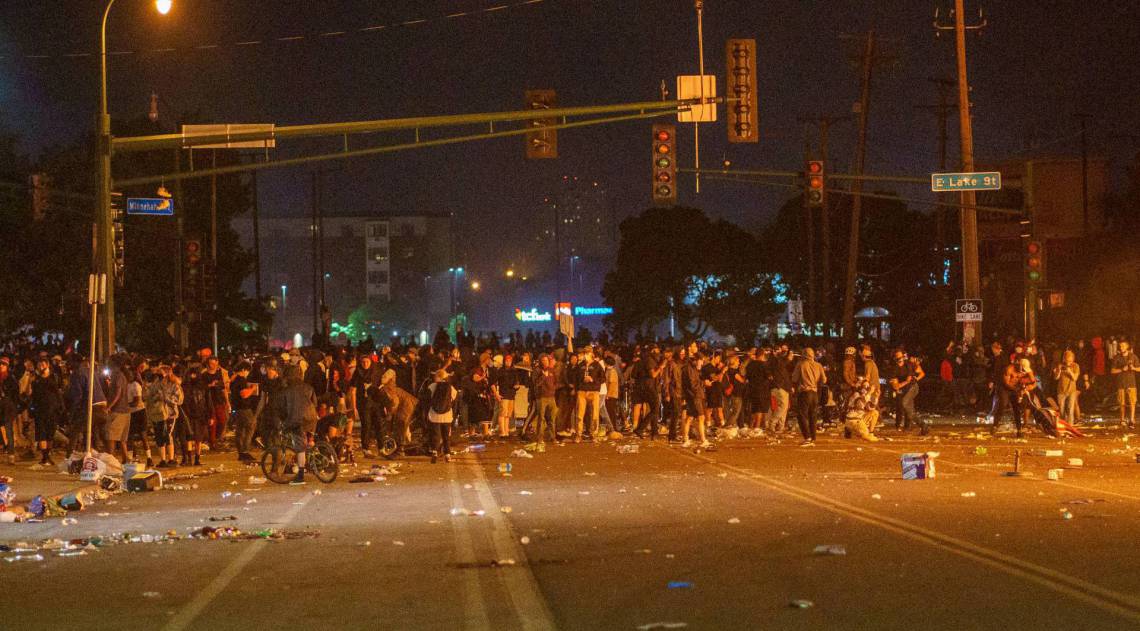 Manifestantes P Em Fogo Em Delegacia Em Protesto Nos Estados Unidos