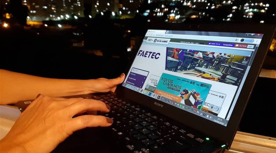 Governo poderá fazer convênios para fornecer computadores a estudantes