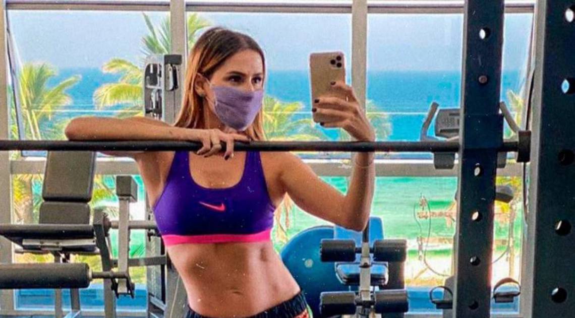 Biscoitando Deborah Secco Exibe Barriga Chapada Em Dia De Academia