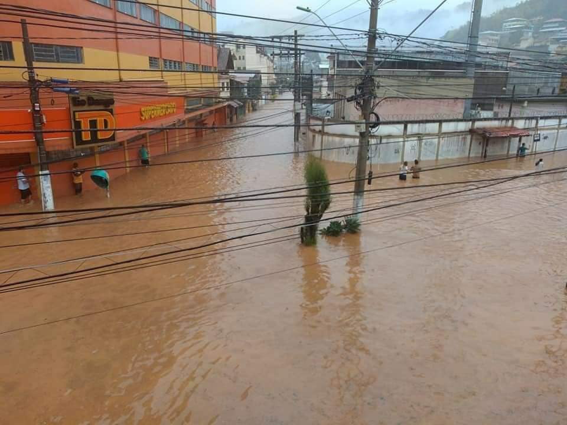 Chuva Forte Provoca Alagamentos E Transbordamento De Rios Em Nova