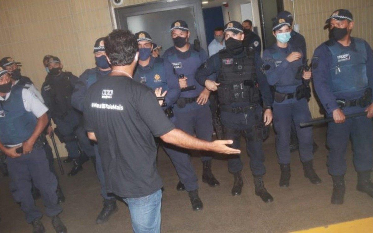 Bancários do Banco do Brasil protestam contra demissão em massa