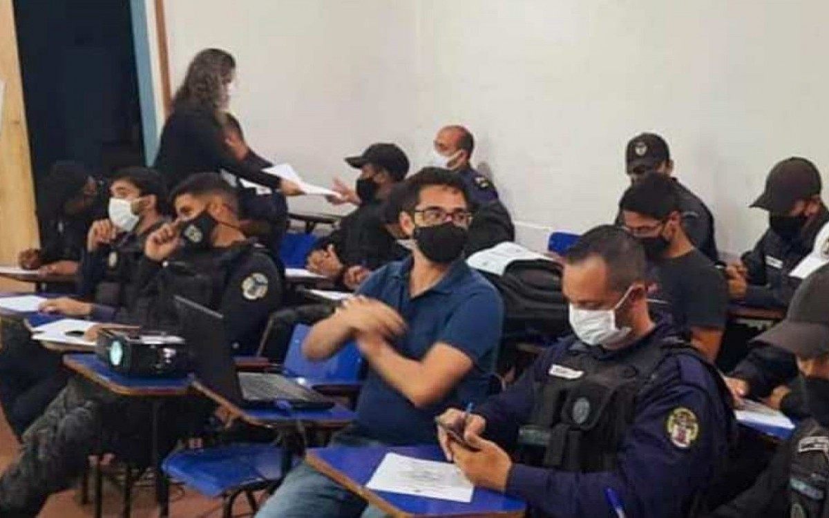 Guardas De Arraial Do Cabo Fazem Treinamento Para Abordagem A Crian As