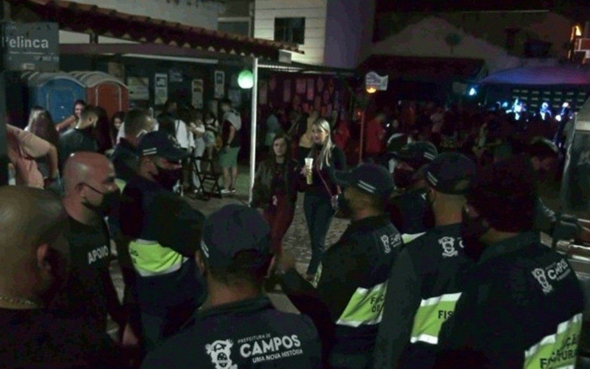 Festa clandestina mais de duas mil pessoas é encerrada em Campos