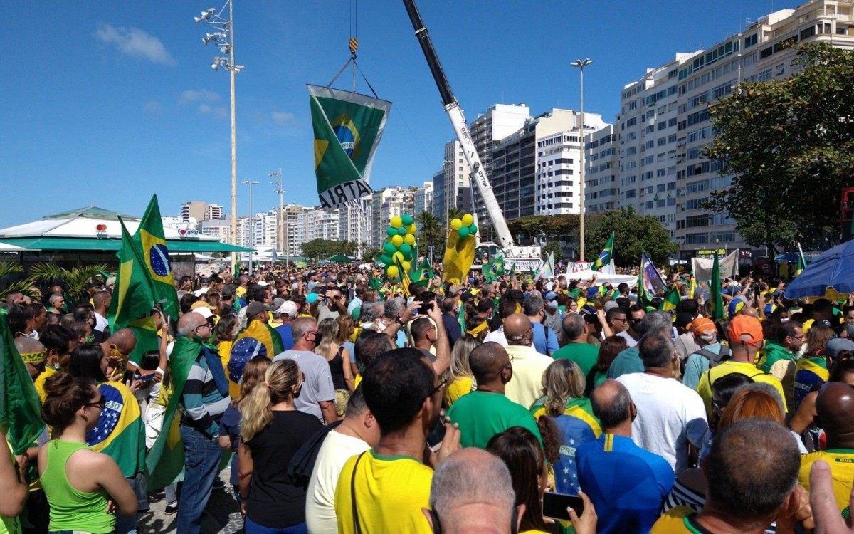 Apoiadores De Bolsonaro Realizam Manifesta O Em Copacabana E Icara