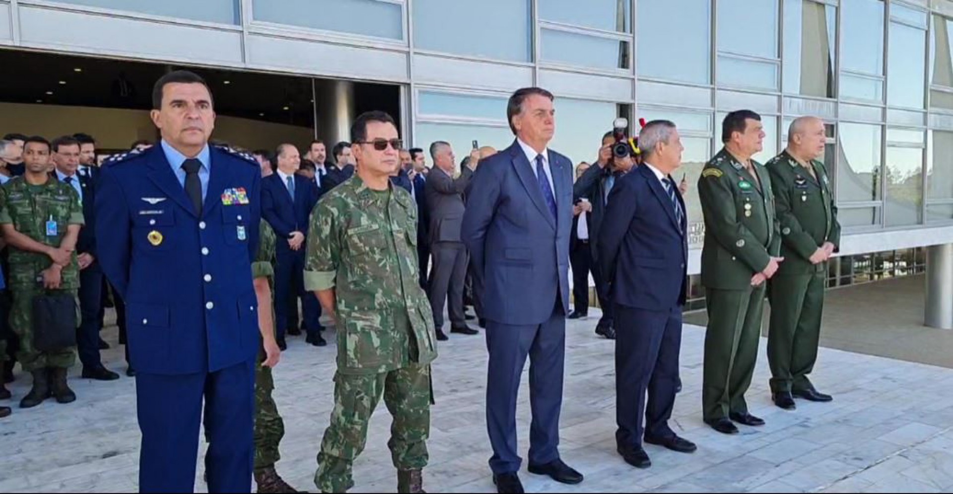 Bolsonaro Acompanha Desfile De Tanques Militares No Pal Cio Do Planalto