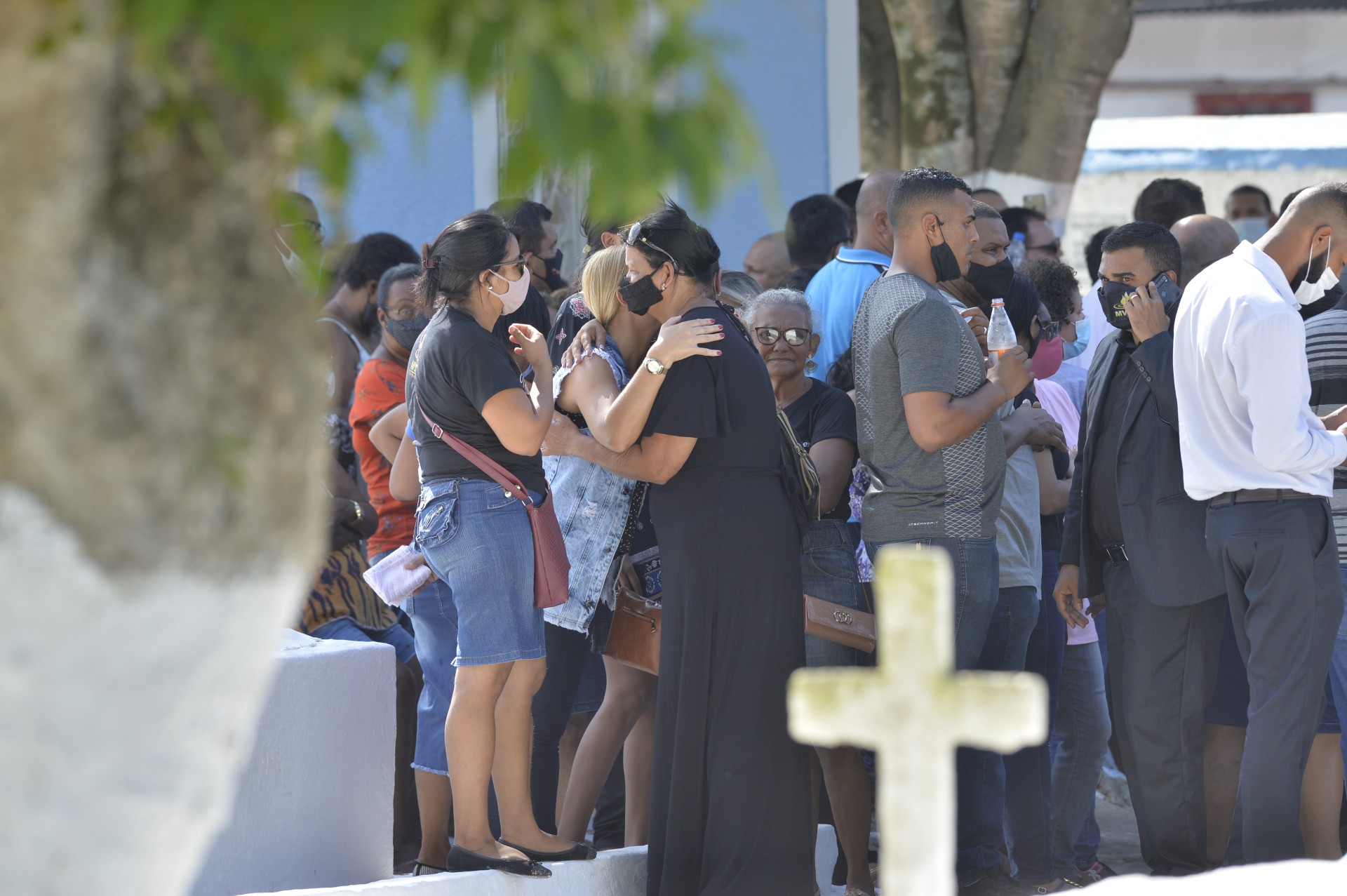 Corpo de pastor morto a facadas é enterrado na Baixada Fluminense Rio