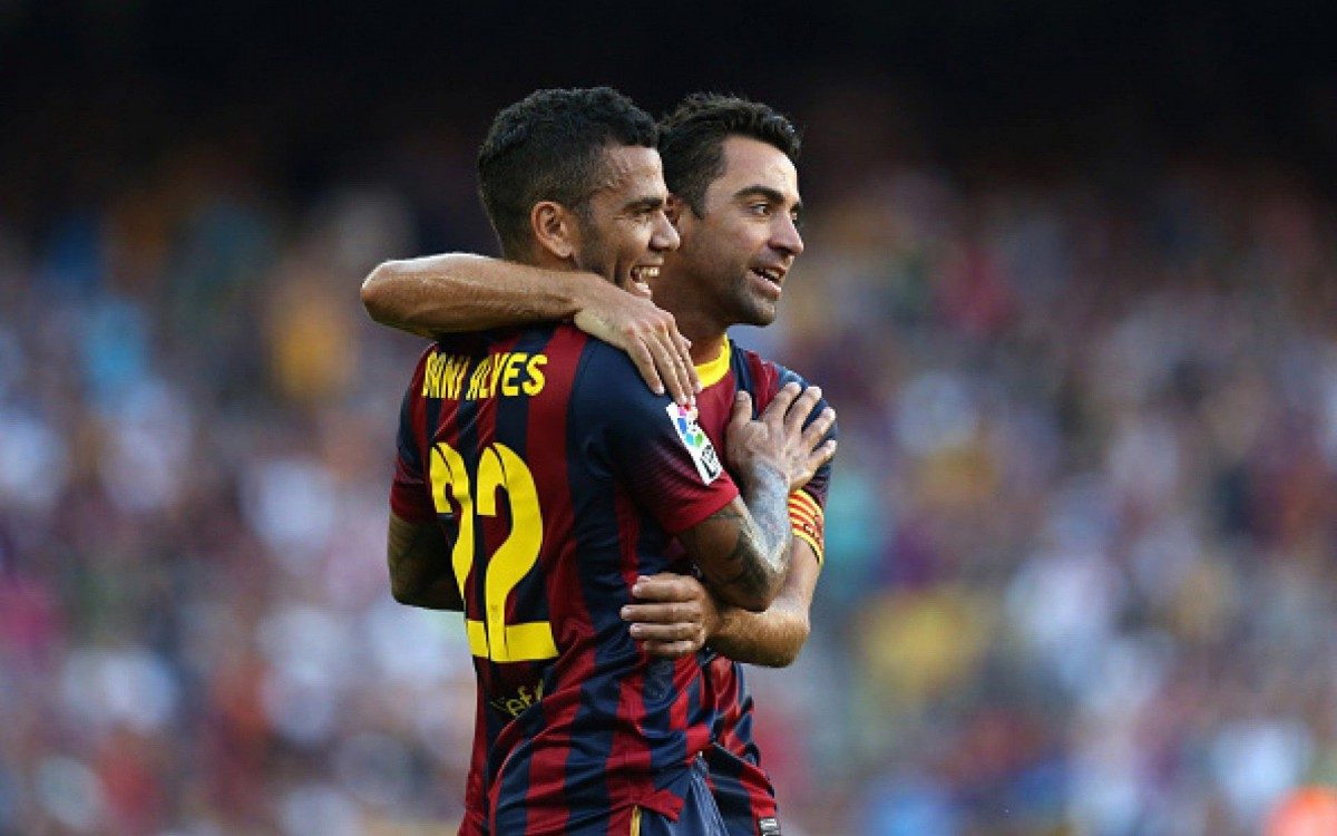 Oficial Xavi Diz Sim E Daniel Alves Ex S O Paulo Est De Volta Ao