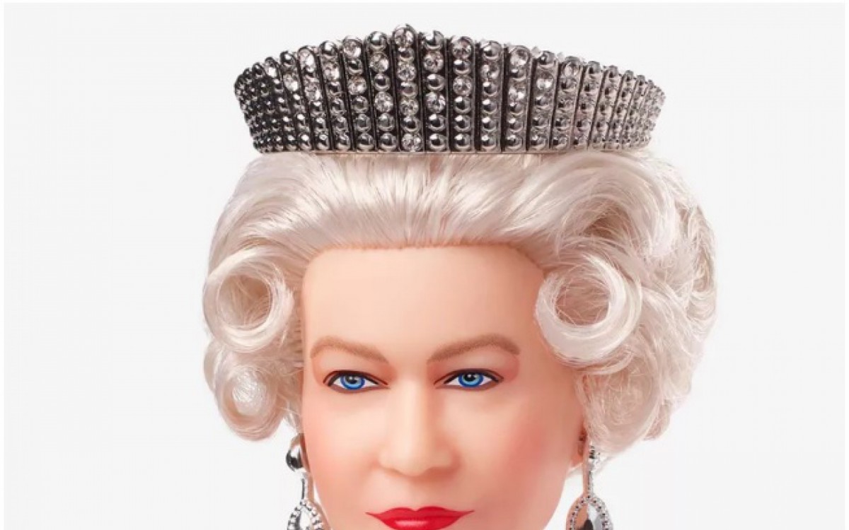 Rainha Elizabeth Ii Ganha Boneca Barbie Em Homenagem Aos Anos De