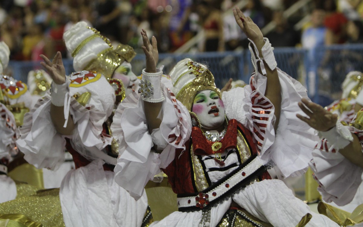 Imperatriz Abre Primeiro Dia De Desfiles No Especial Homenagem