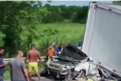 Um Morto E Tr S Feridos Em Acidente Entre Carreta E Dois Carros De