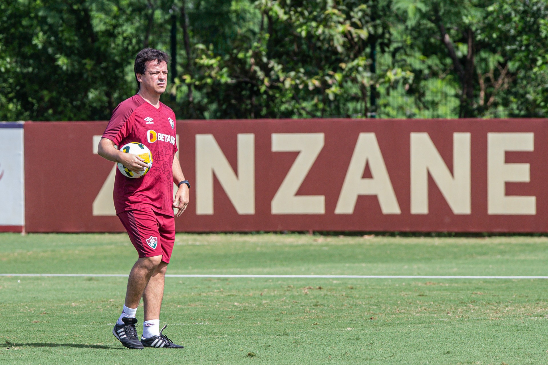 uma mudança Fernando Diniz esboça Fluminense para o jogo contra o