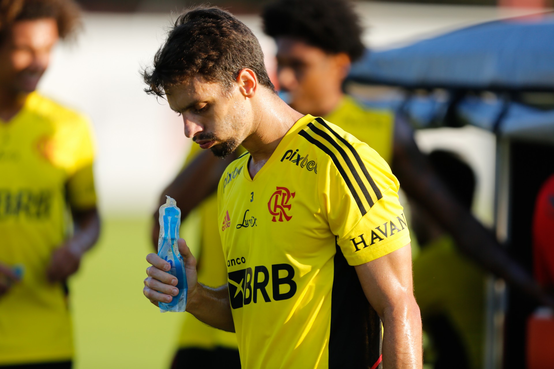 Rodrigo Caio passa por artroscopia no joelho e só retorna ao Flamengo