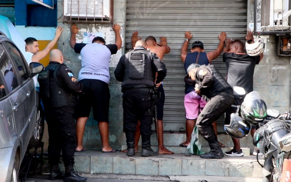 Confronto Em Manguinhos Deixa Seis Mortos E Fecha Esta O De Trem Rio