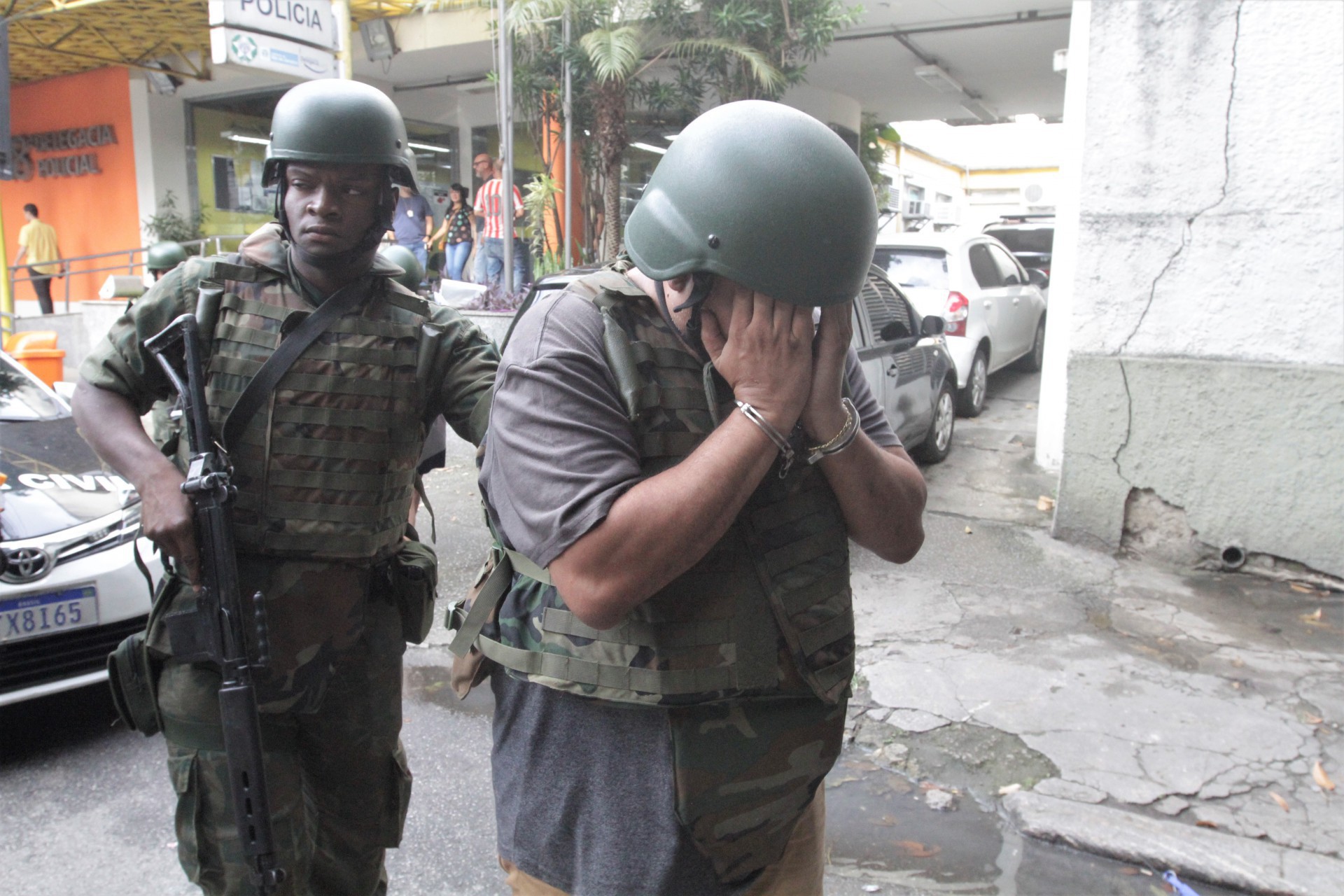 Termina 1ª audiência de assassinato de policial civil por militares da