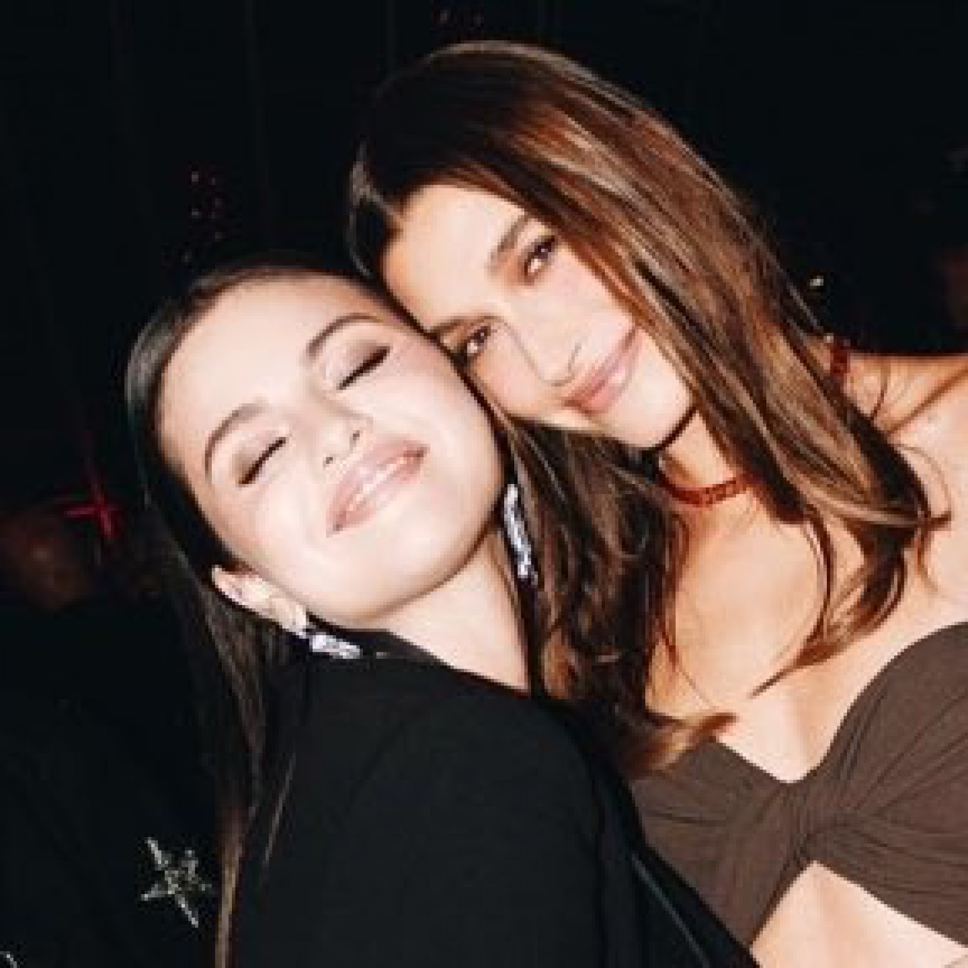 Selena Gomez E Hailey Bieber Posam Juntas E Agitam A Web Isso Real