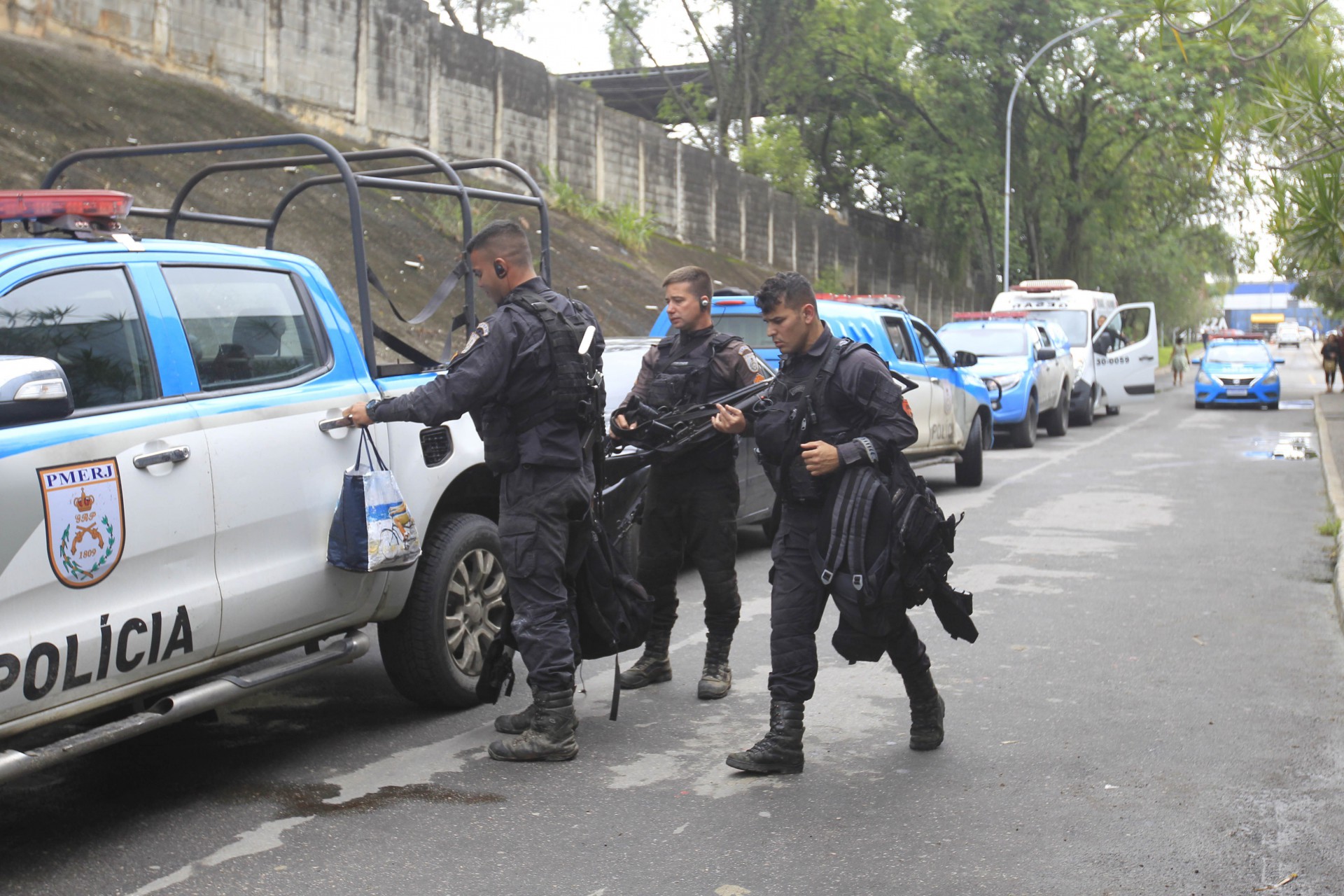 Ap S Morte De Militares Pm Ocupa Comunidade Da Mangueirinha Na