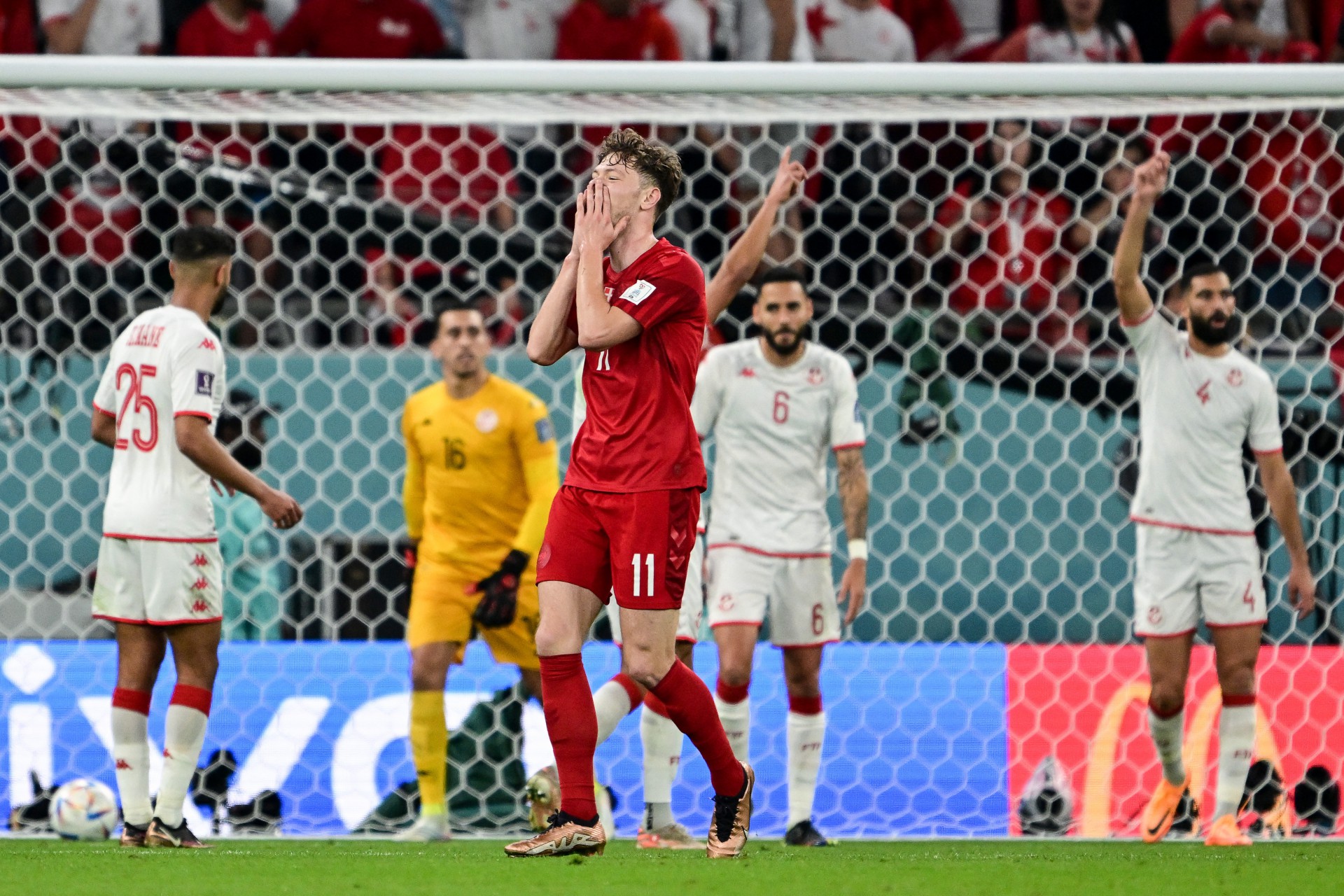 Veja imagens do 0 a 0 entre Dinamarca e Tunísia pela Copa do Mundo MH