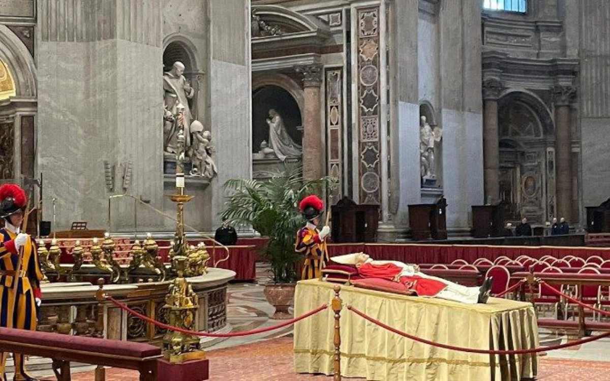 Corpo Do Papa Em Rito Bento Xvi Velado No Vaticano Mundo E Ci Ncia