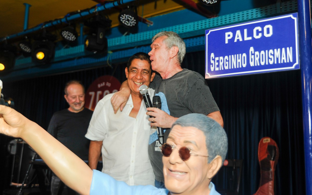 Zeca Pagodinho inaugura bar em São Paulo a presença de famosos