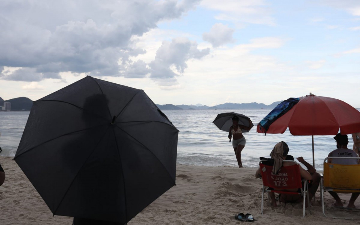 Chuva Forte Derruba Rvores Causa Transtornos E Rio Entra Em Est Gio