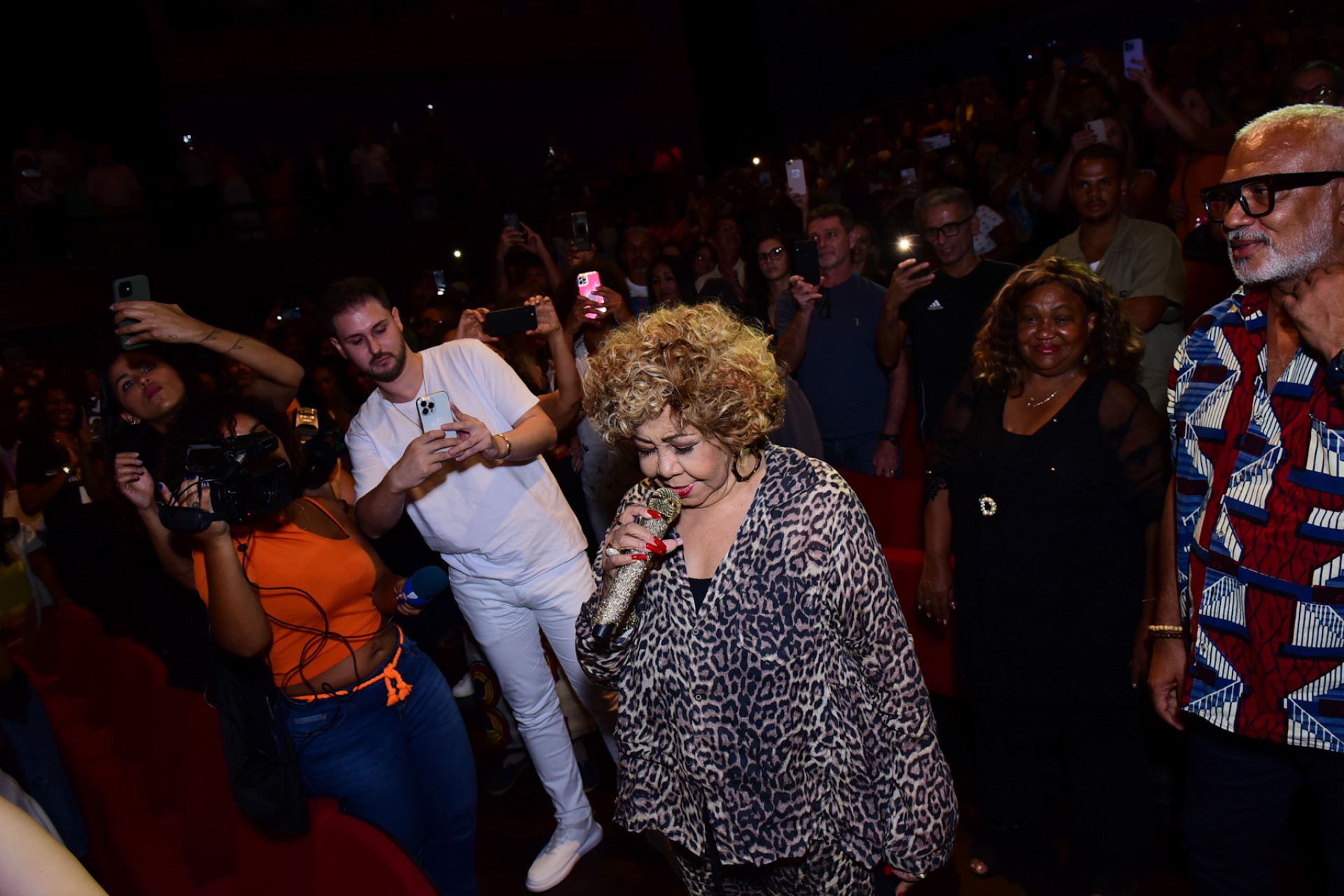 Alcione Curte Espet Culo Em Sua Homenagem Na Cidade Das Artes