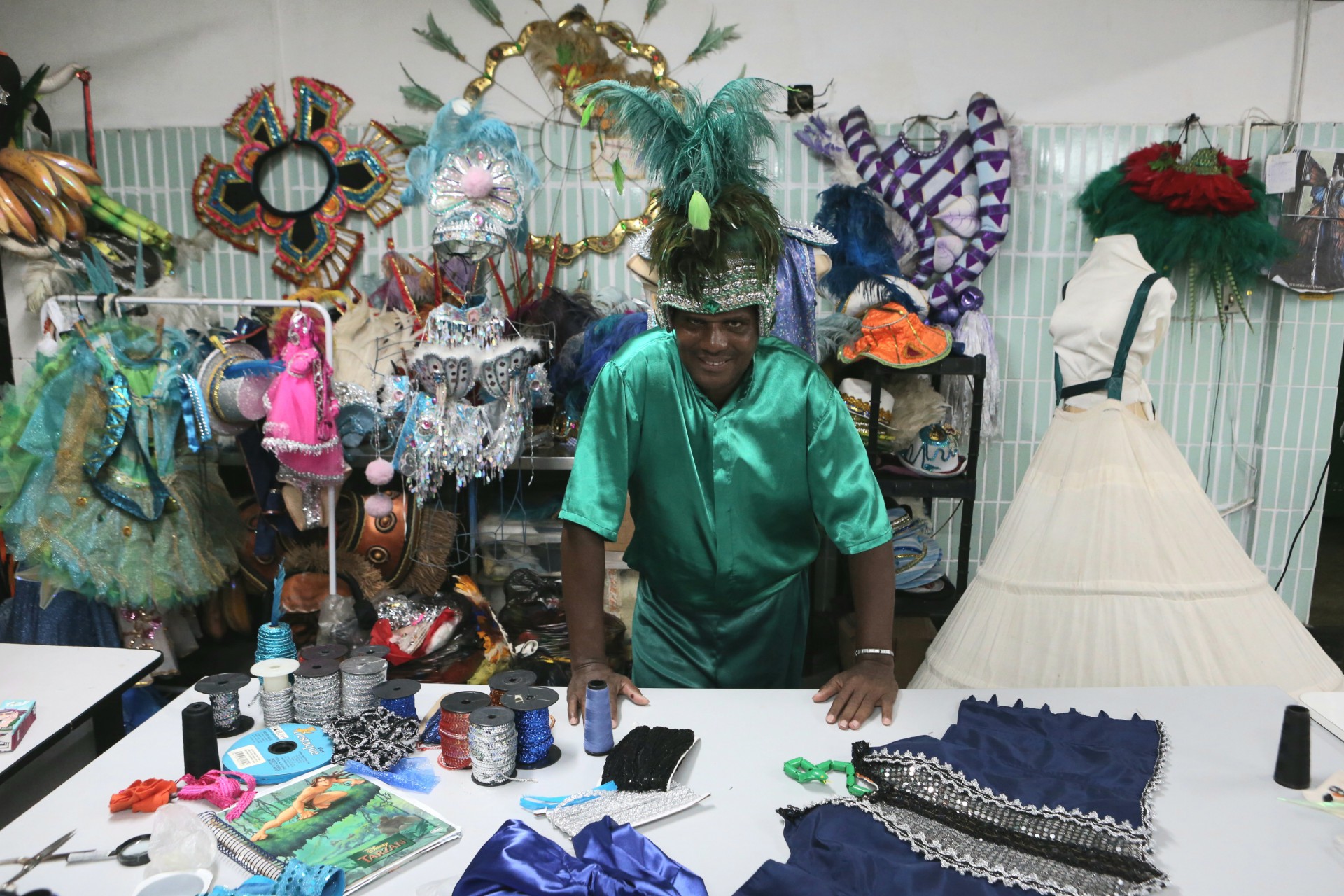 Loucura Suburbana Portas Abertas Para A Diversidade O Dia Na Folia