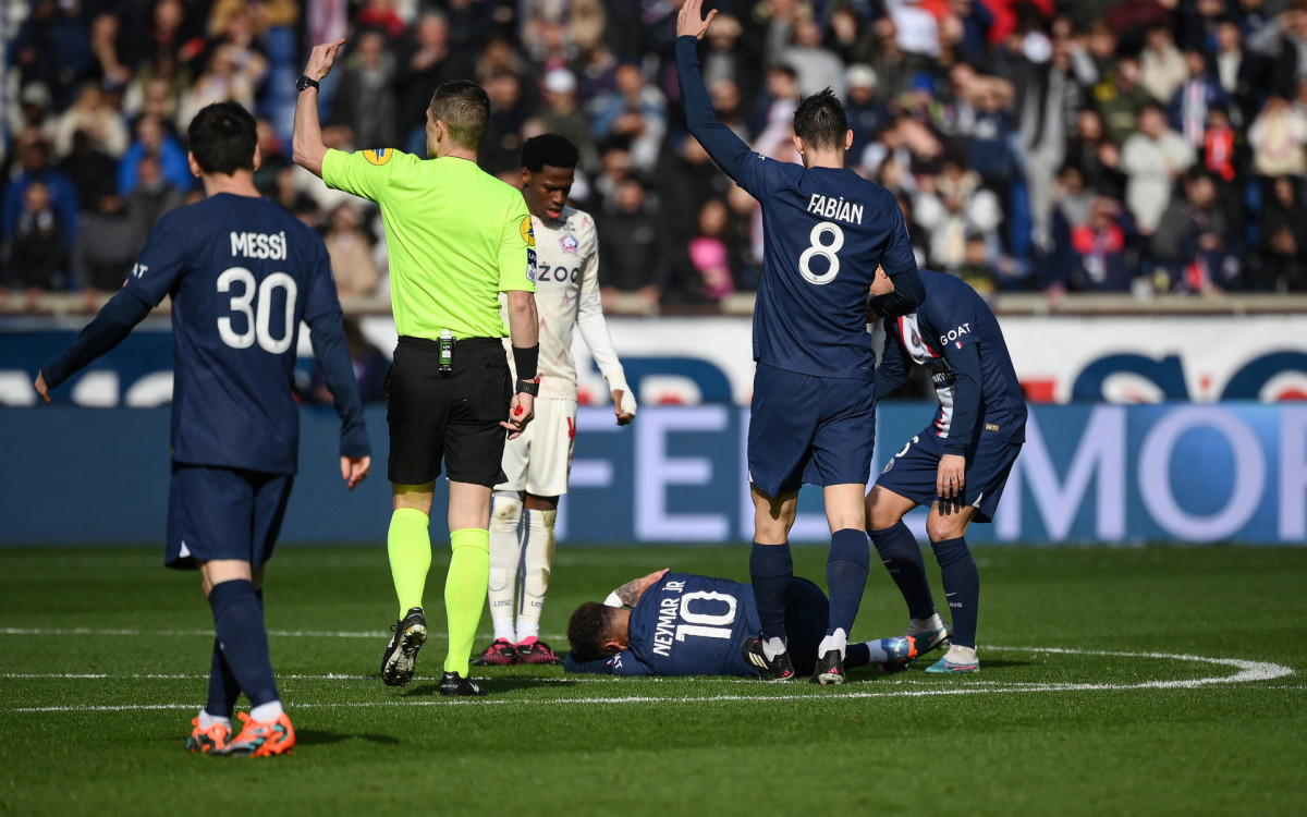 Neymar Sofre Les O No Tornozelo E Deixa Jogo Do Psg Chorando Veja