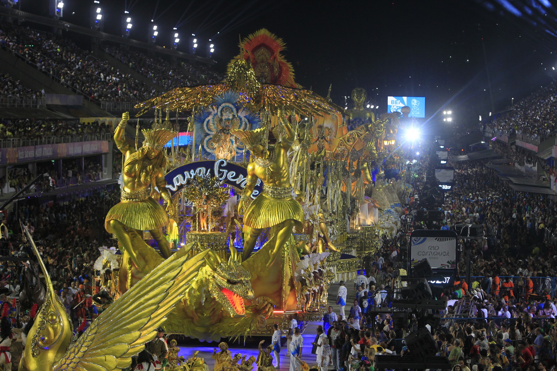 Confira As Imagens Do Desfile Da Beija Flor Na Marqu S De Sapuca Mh