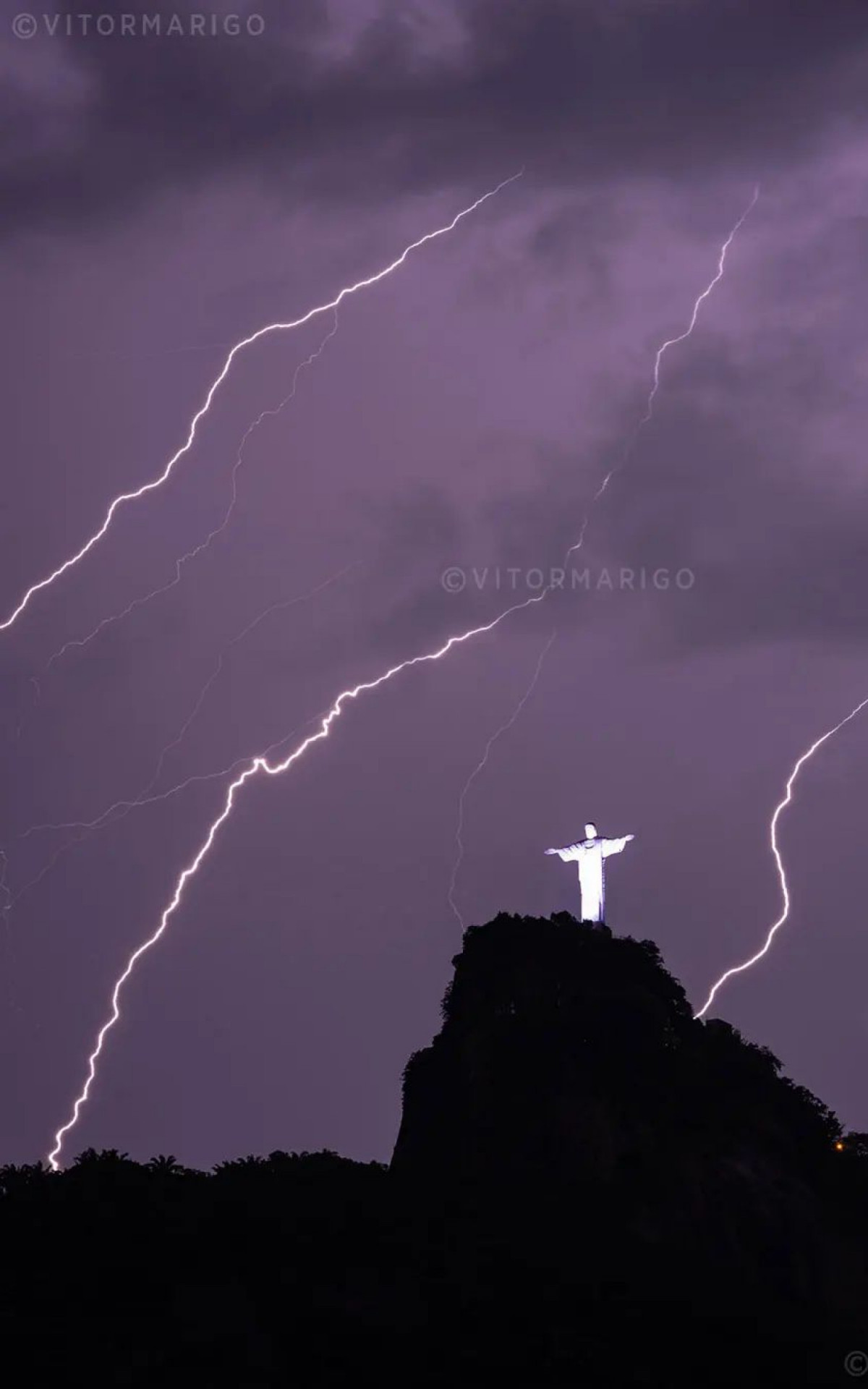 Fot Grafos Voltam A Clicar Raio Atingindo Cristo Redentor Veja Imagens