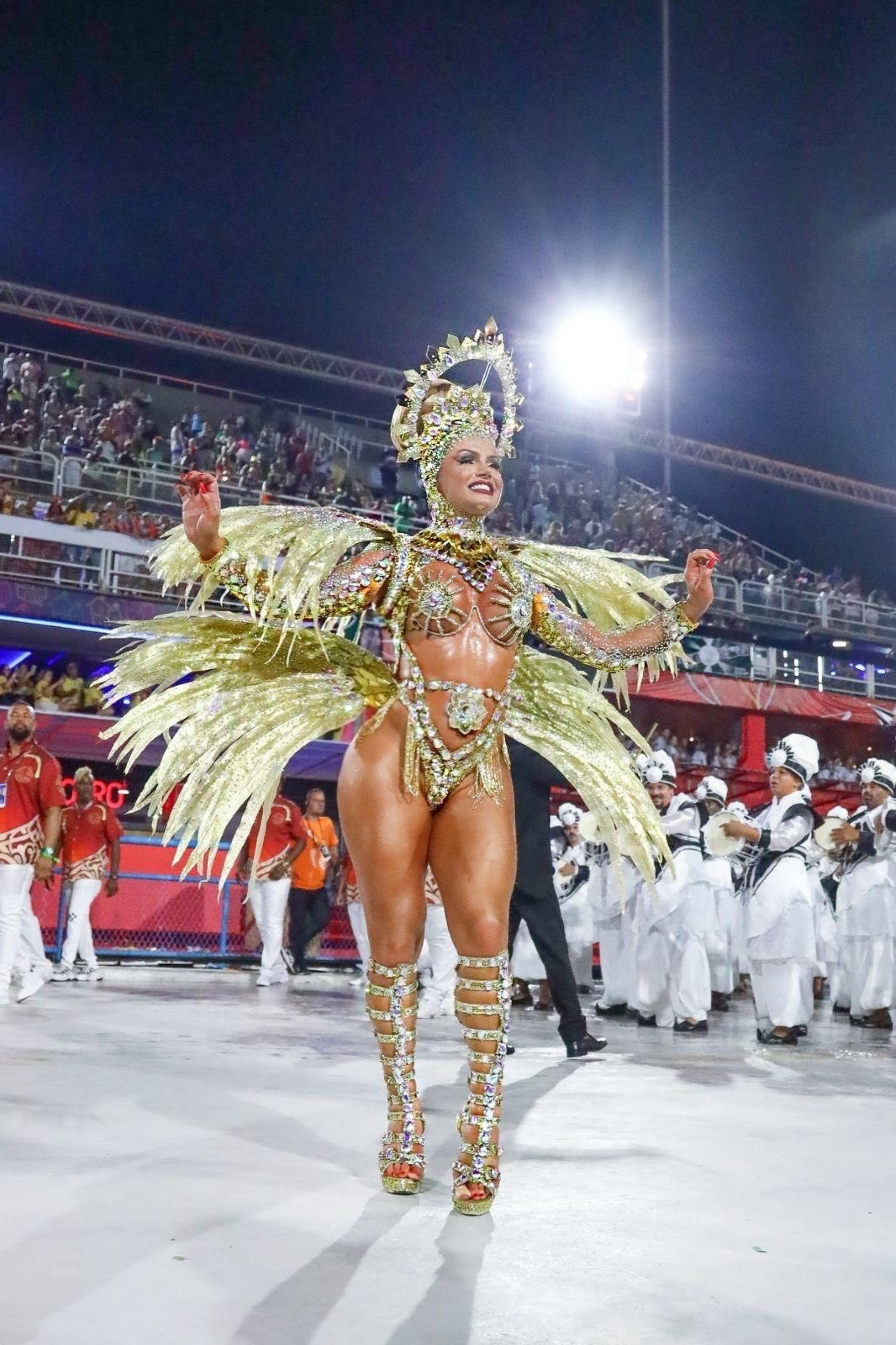 Thalita Zampirolli Segue Como Rainha De Bateria Da Unidos De Padre