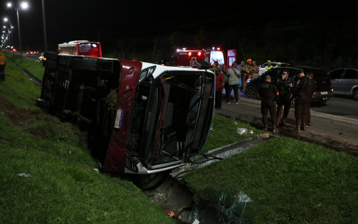 Confira Fotos Do Acidente Que Deixou Mais De Feridos Em Guaratiba