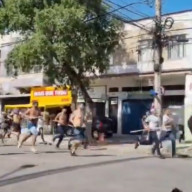 Vídeos torcedores de Flamengo e Fluminense brigam na Zona NorteVídeos