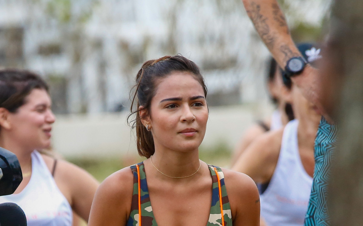 Giullia Buscacio Se Exercita Na Praia Da Barra Da Tijuca Celebridades