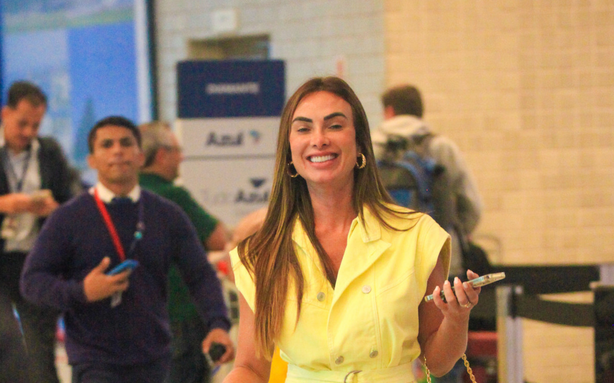 Nicole Bahls E Mais Famosos Circulam Pelo Aeroporto Do Rio Em Dia