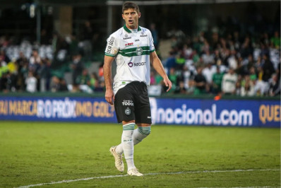 Vasco Se Aproxima De Zagueiro Do Coritiba E Tem Interesse Em Atacante