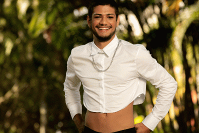 Fora do BBB, Gabriel Santana beija muito no RJ; Veja com quem