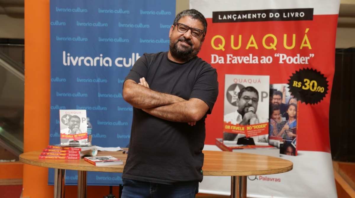 15/08/ 2017.- Quaquá lanca seu livro 