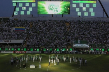 Com homenagens, Chapecoense bate Atlético Nacional e sai na frente na Recopa