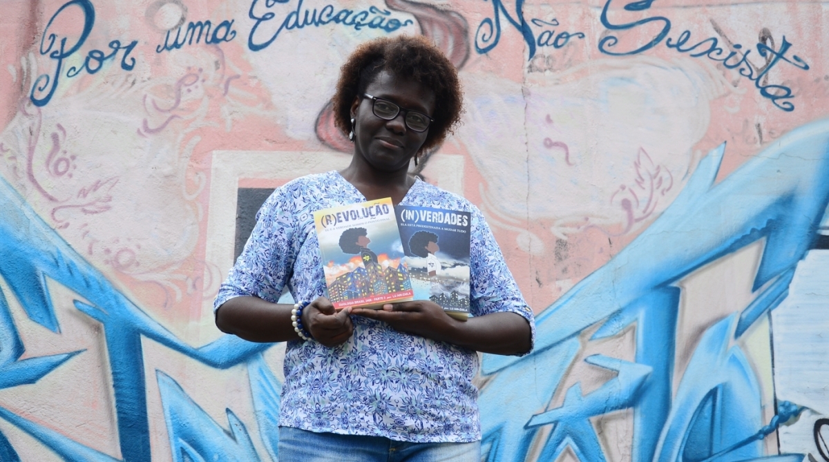 Escritora Baixada. Lu Ain Zaila, autora da aventura distópica (In)Verdades, primeiro volume da duologia Brasil 2408.