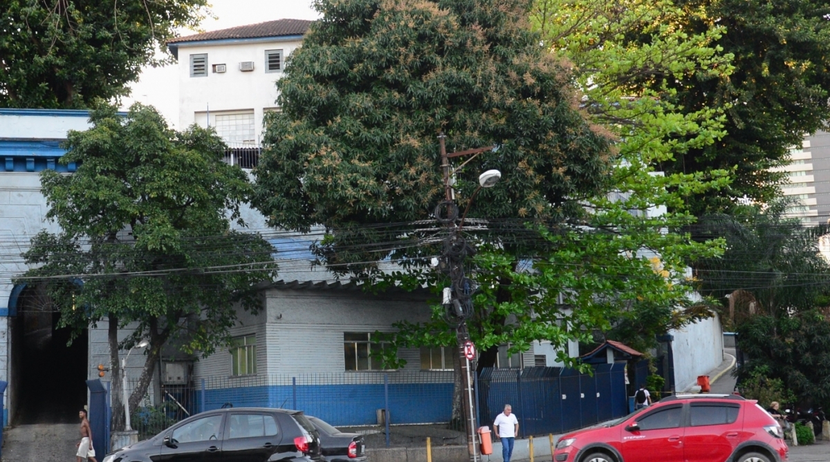 Cabo foi socorrido no Hospital Central da PolÃ­cia Militar - Sandro Vox / AgÃªncia O Dia 