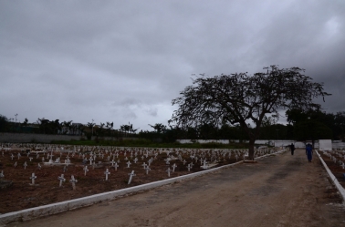 Jovem morta em tentativa de assalto é sepultada na Zona Norte